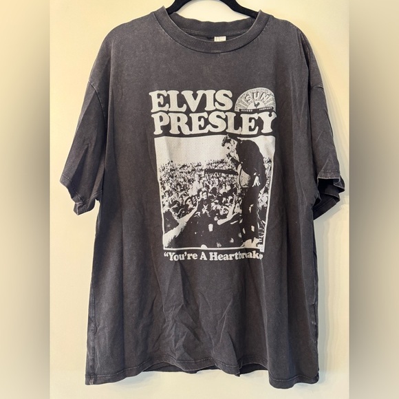 Tops - Elvis Presley Graphic T-Shirt